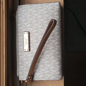 Michael Kors Wristlet/Wallet
